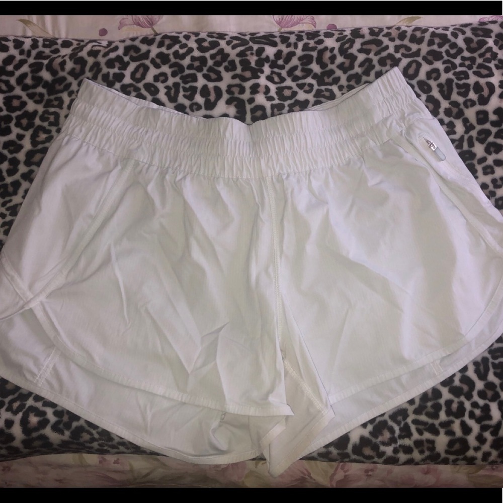 COPY - Lululemon 4inch tracker shorts size 14